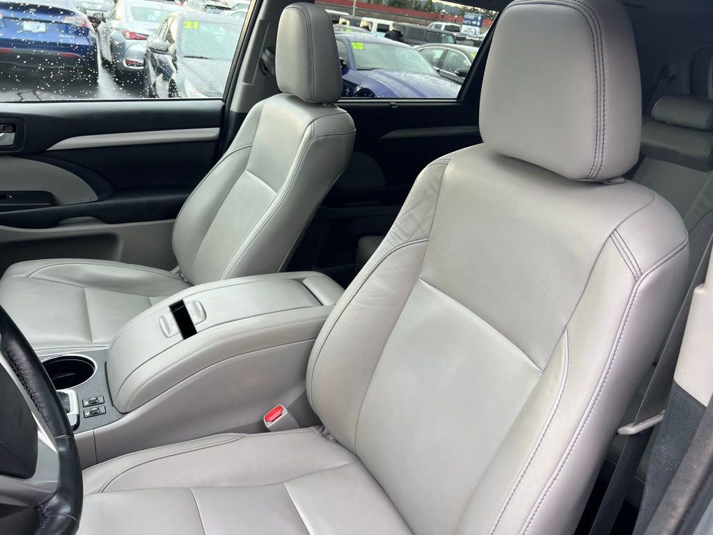 Used 2017 Toyota Highlander XLE image 14