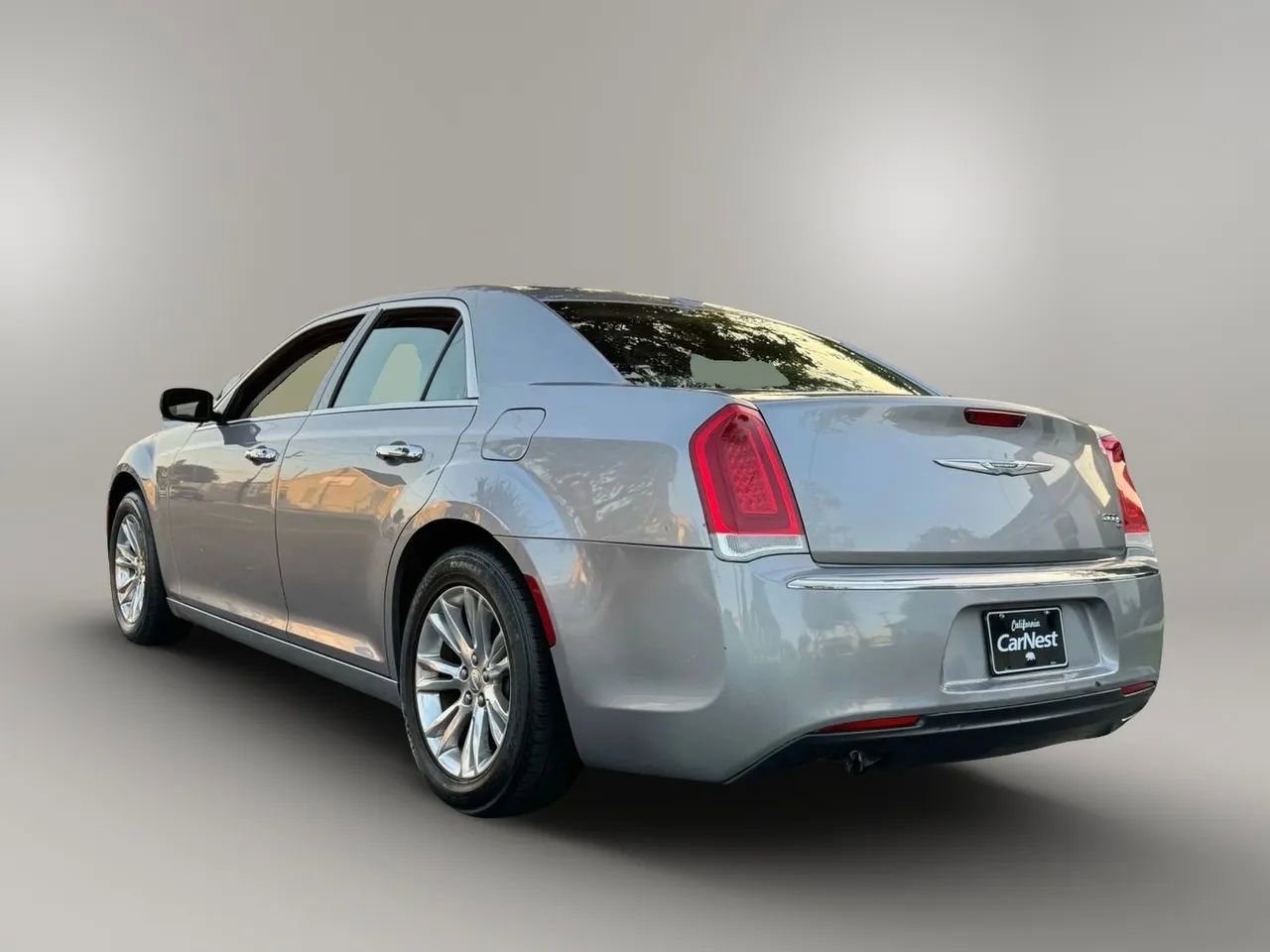 Used 2017 Chrysler 300 C RWD image 9