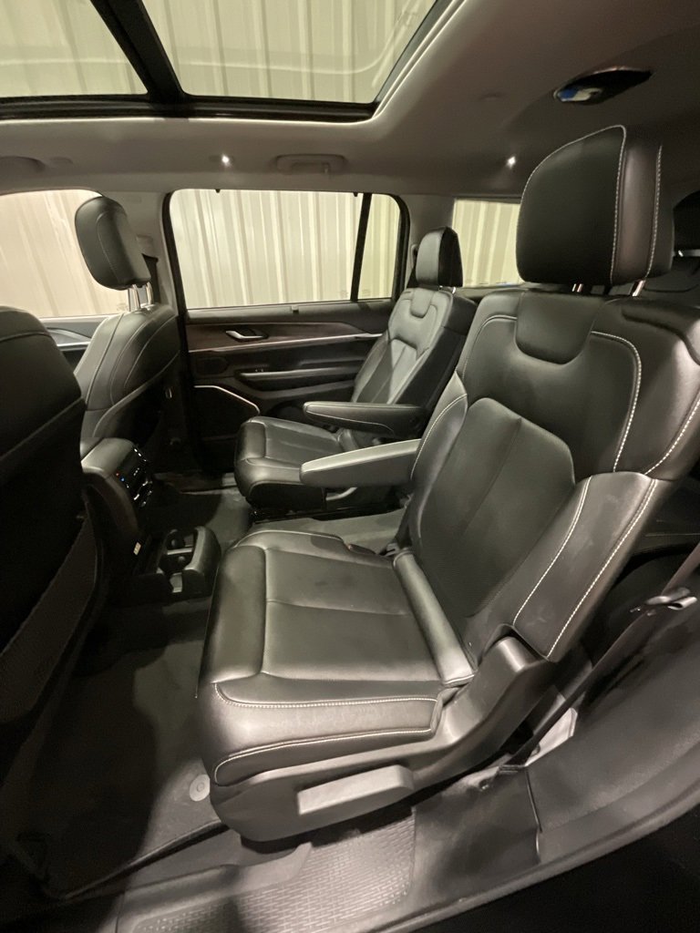 Used 2023 Jeep Grand Cherokee L Limited w/ Luxury Tech Group II image 11