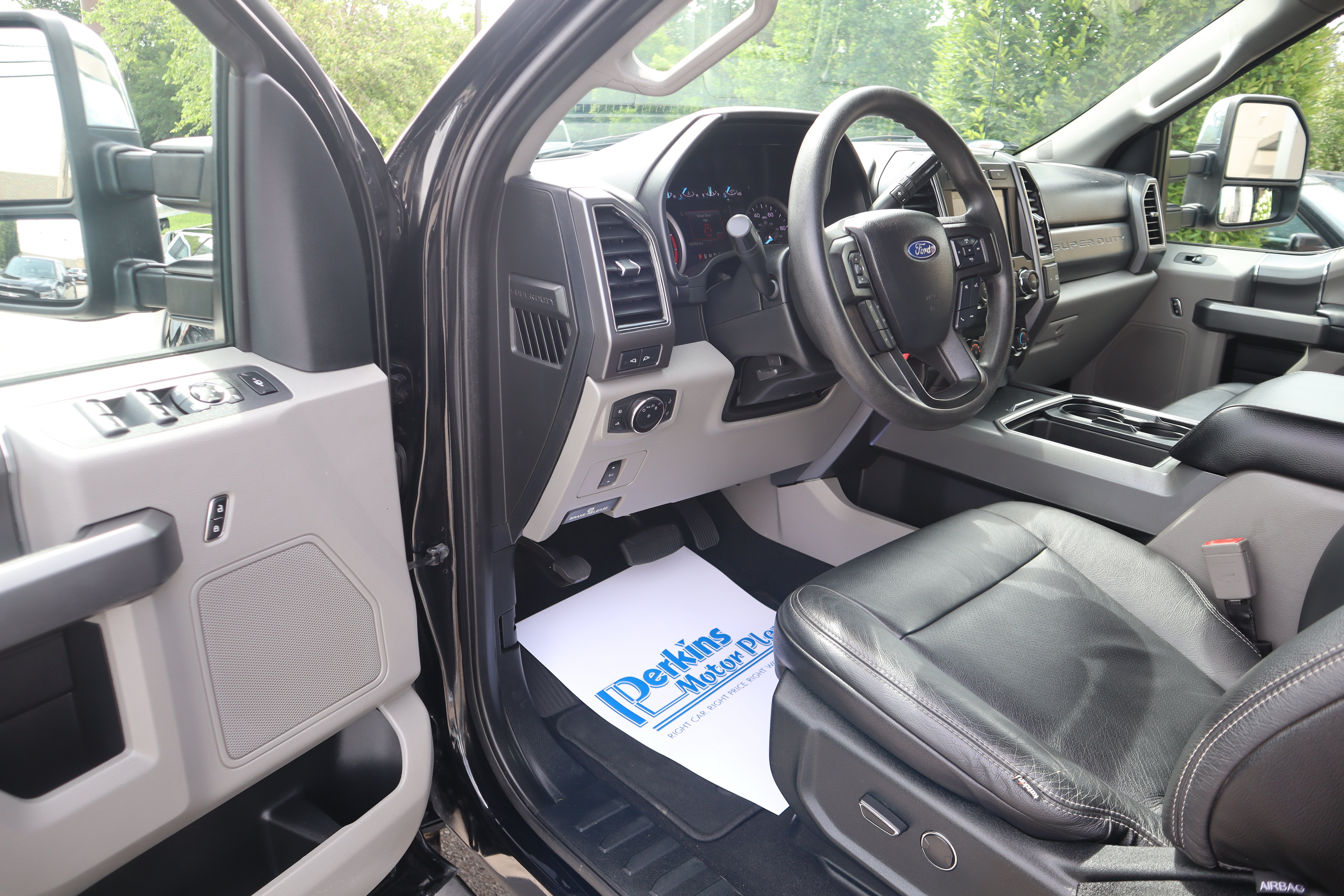Used 2019 Ford F350 XLT w/ XLT Premium Package AWD/4WD image 3