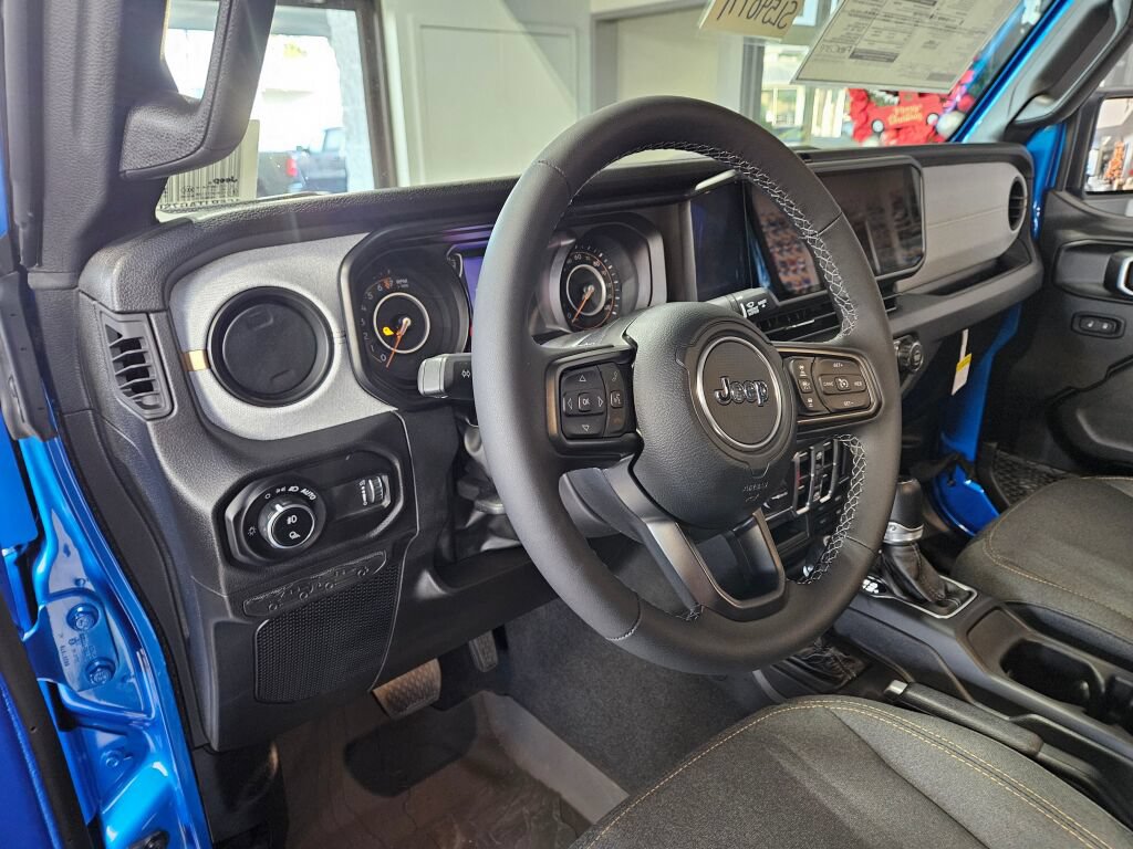 New 2025 Jeep Gladiator Sport AWD/4WD image 18