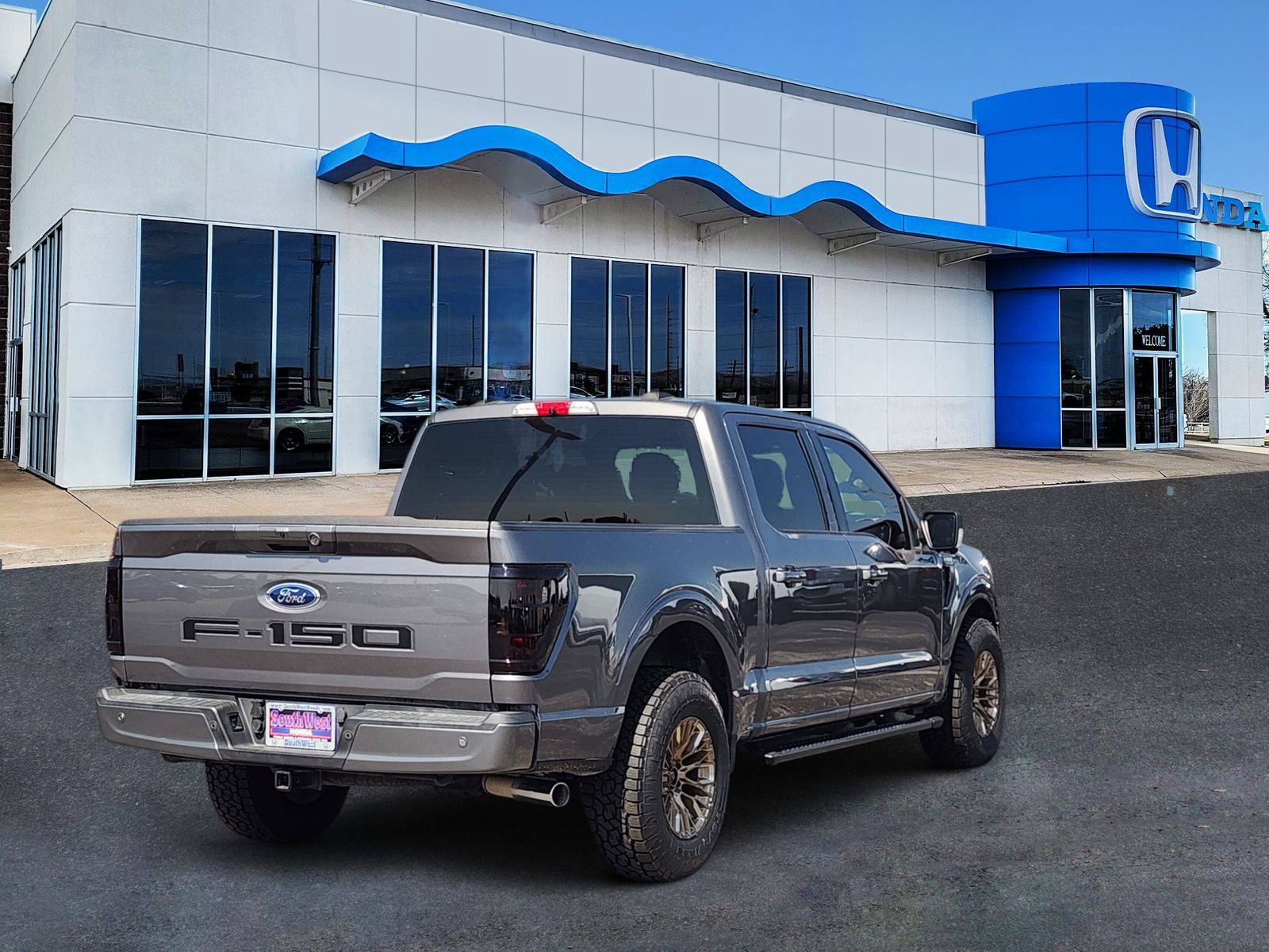 Used 2021 Ford F150 XLT w/ Equipment Group 302A High RWD image 5