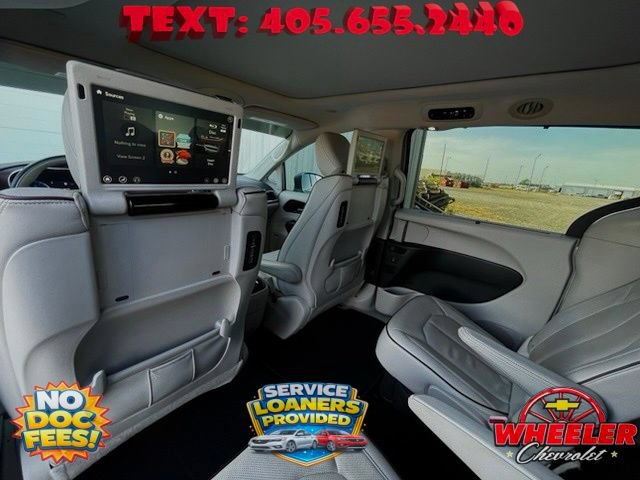 Used 2017 Chrysler Pacifica Limited FWD image 12
