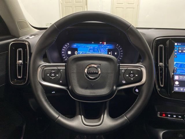 Used 2025 Volvo XC40 B5 Plus AWD/4WD image 13