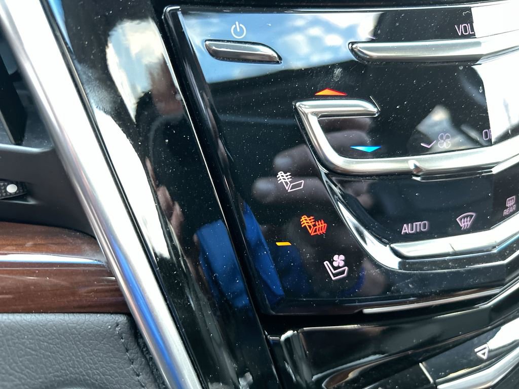 Used 2019 Cadillac Escalade Luxury w/ Escalade Sport Edition image 19