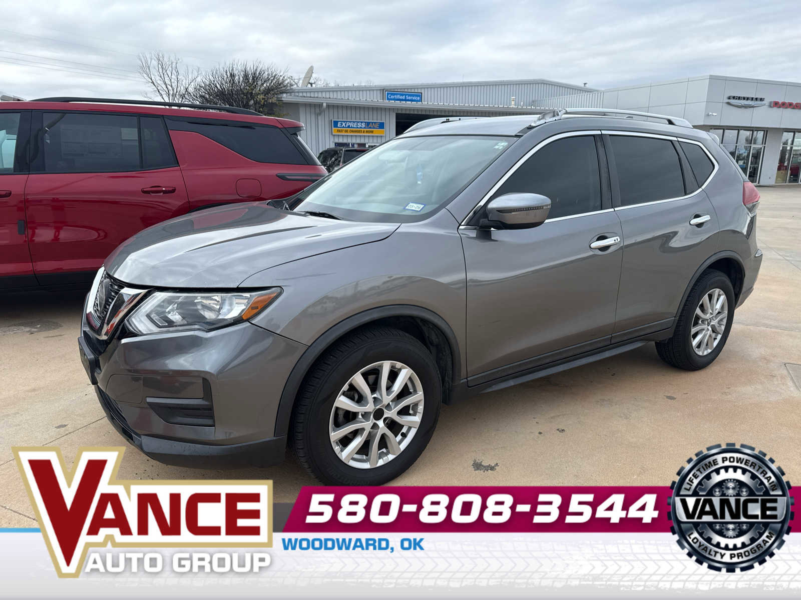 Used 2018 Nissan Rogue SV image 1
