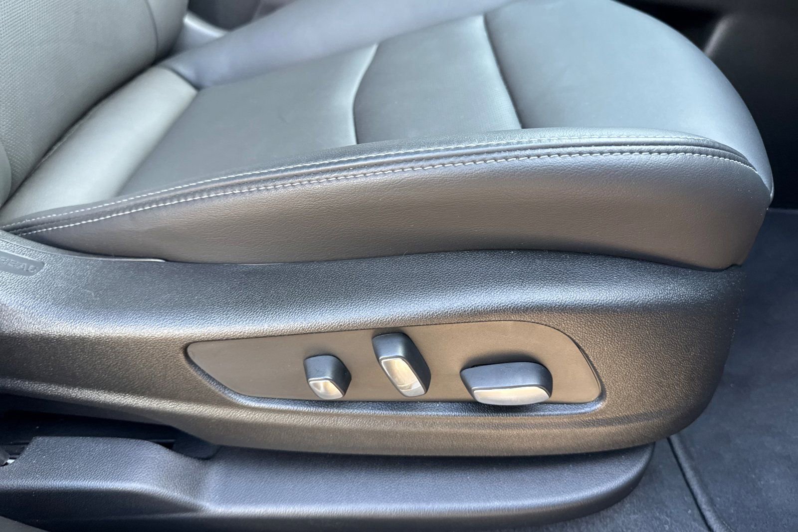 Certified 2025 Cadillac XT6 Sport w/ Technology Package image 21