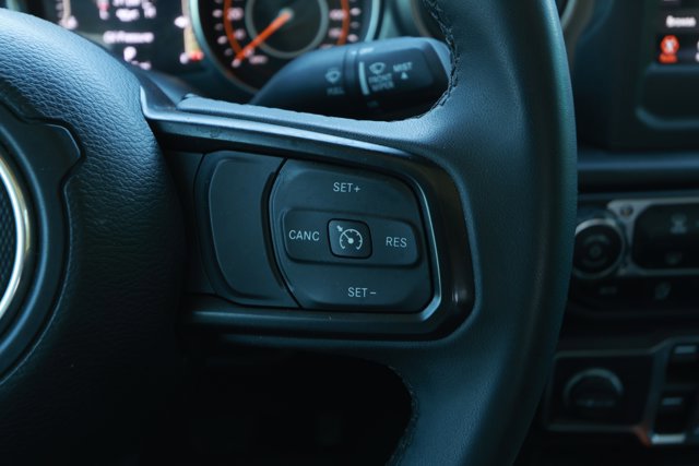 Used 2023 Jeep Gladiator Willys AWD/4WD image 14