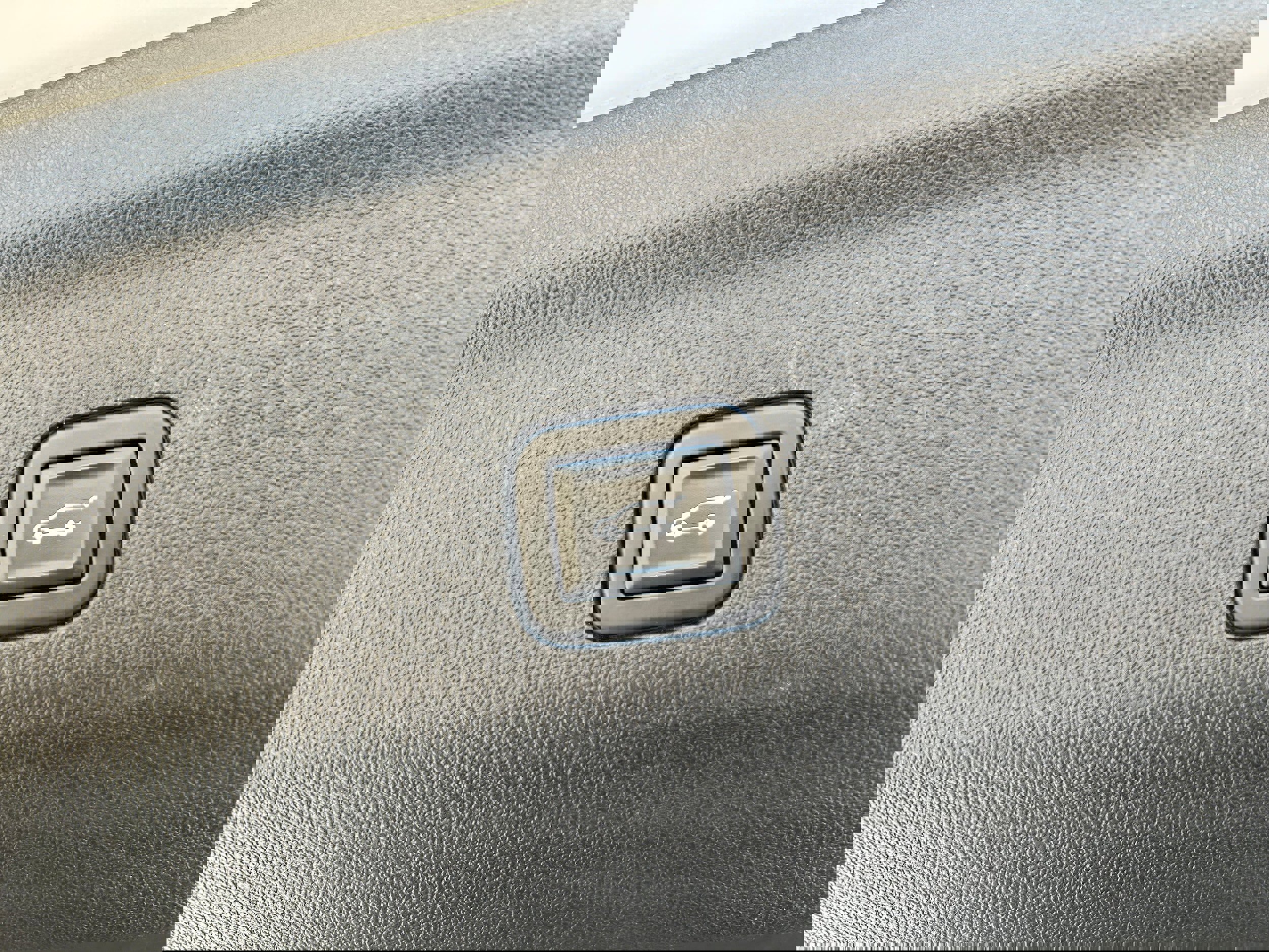 Used 2021 Chevrolet Tahoe High Country w/ Premium Package image 13