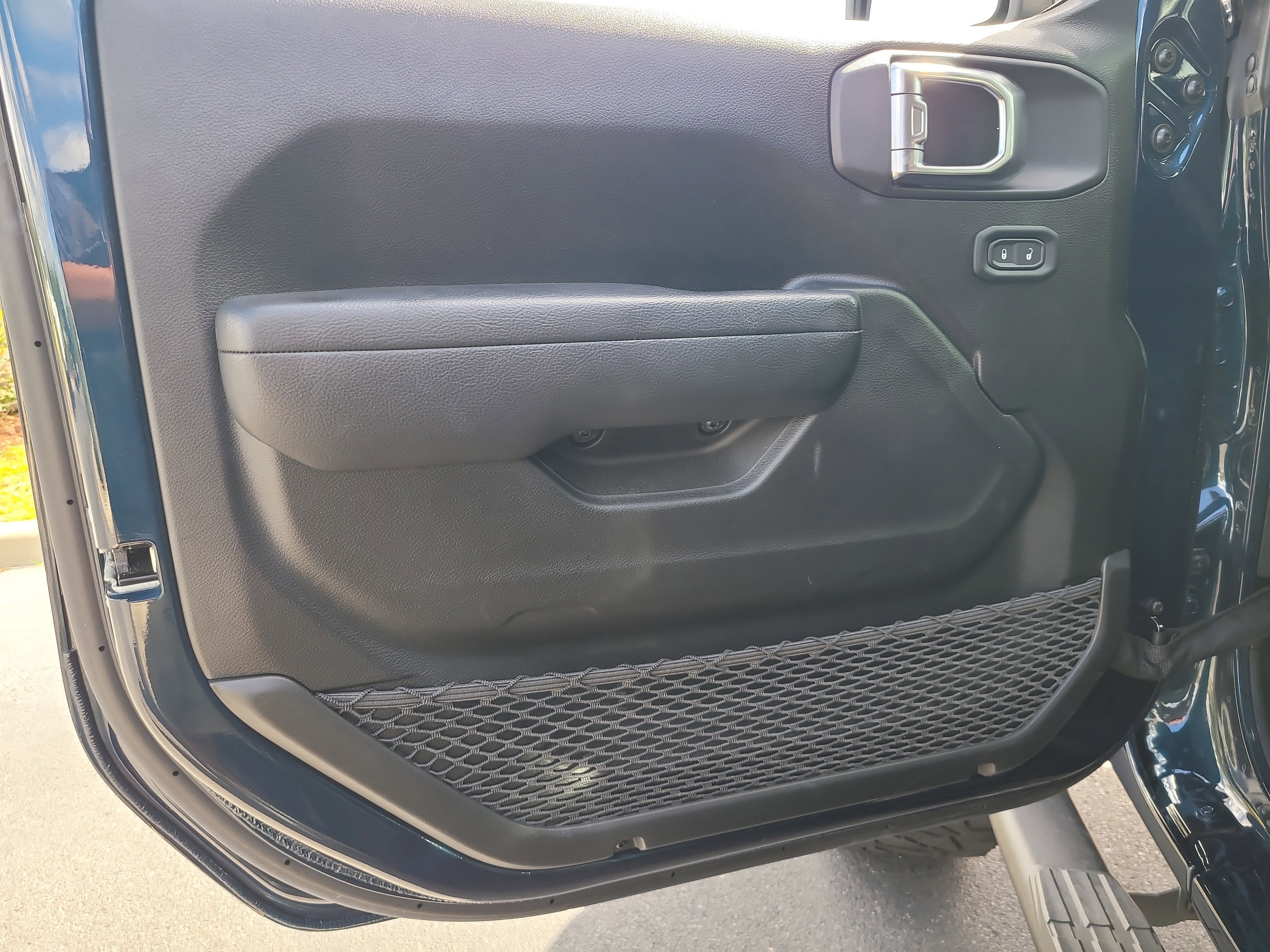 Used 2025 Jeep Wrangler Sport image 11