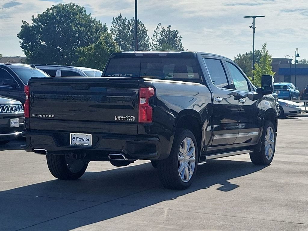 Used 2025 Chevrolet Silverado 1500 High Country w/ High Country Premium Package AWD/4WD image 8
