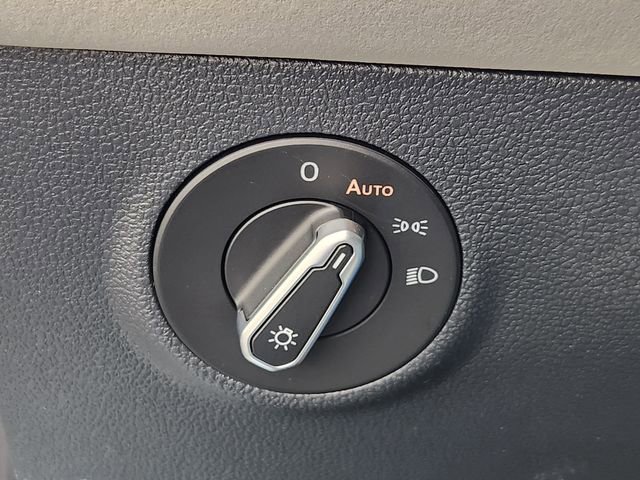 New 2025 Volkswagen Taos SE image 22