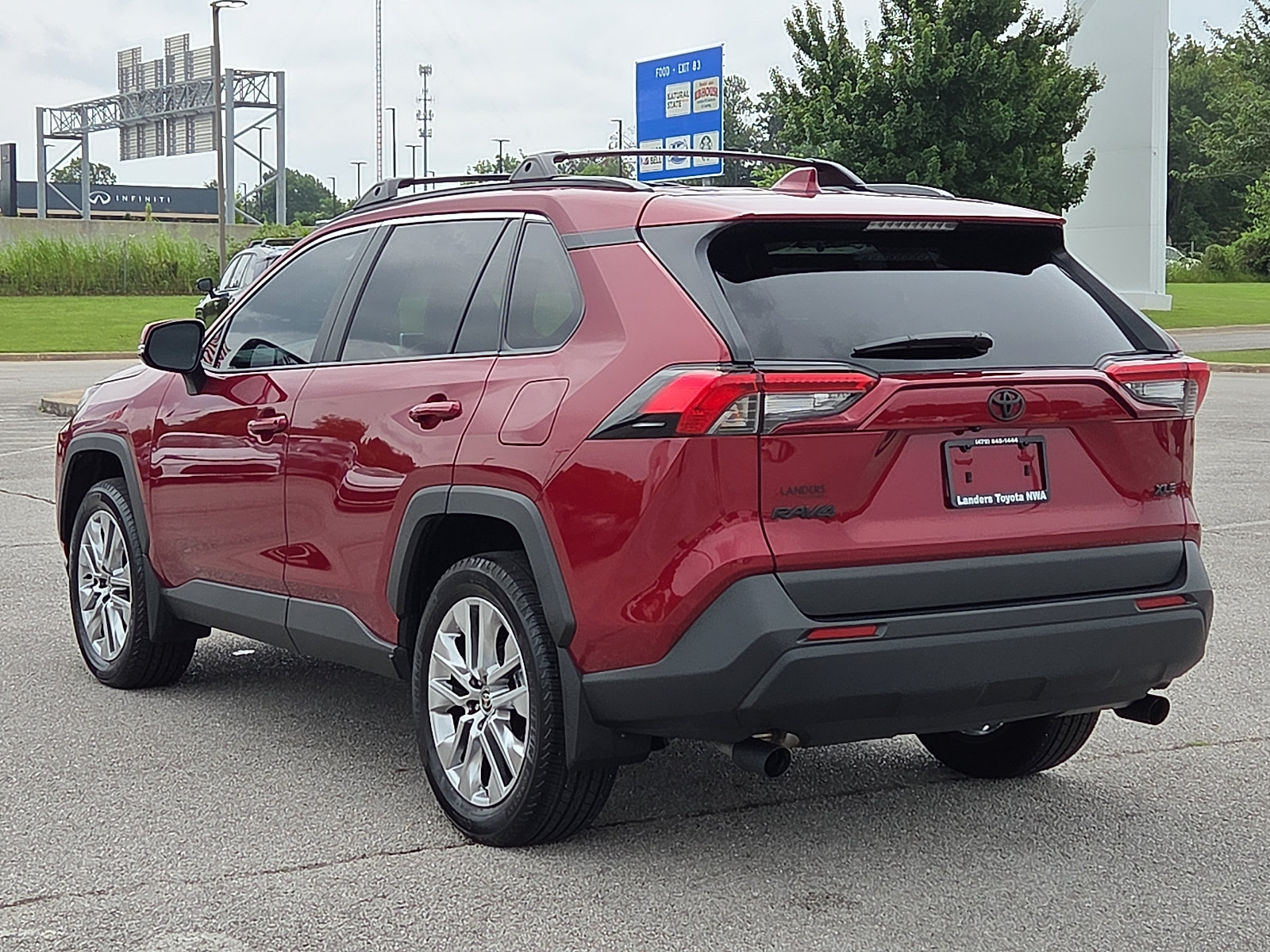 Used 2025 Toyota RAV4 XLE Premium FWD image 4