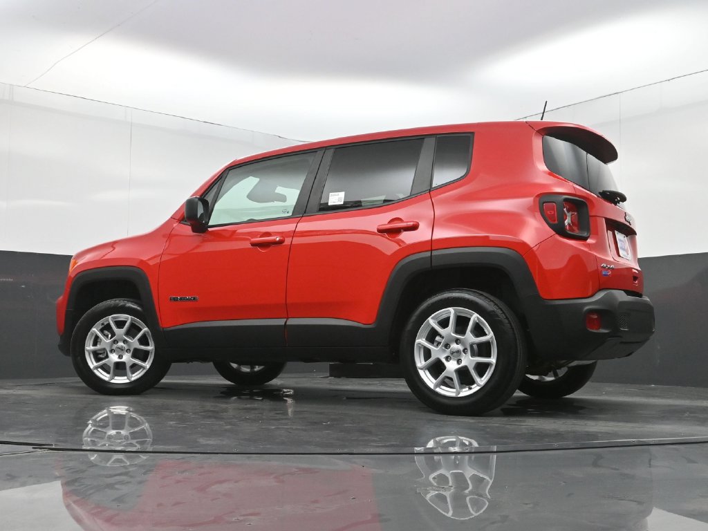 Used 2023 Jeep Renegade Latitude AWD/4WD image 25