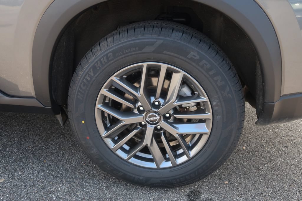 Used 2024 Nissan Rogue S FWD image 13