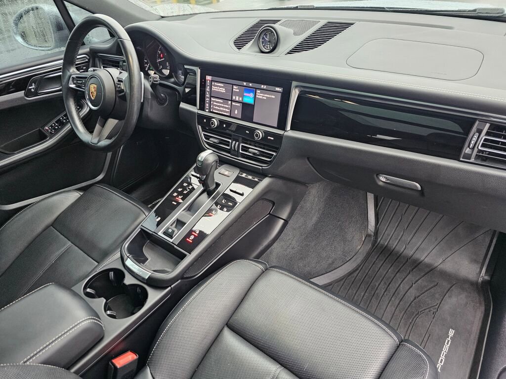 Used 2023 Porsche Macan w/ Premium Package Plus image 13