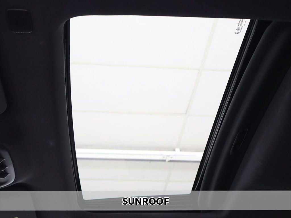 Used 2023 GMC Canyon Denali image 3