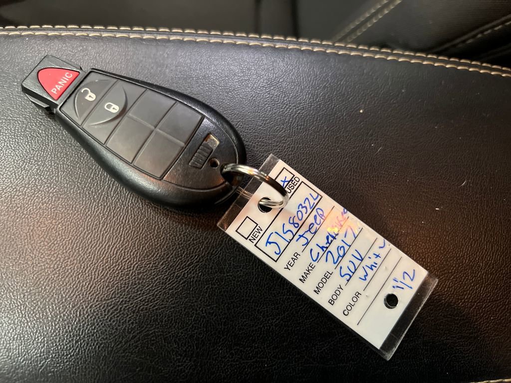 Used 2017 Jeep Cherokee Latitude w/ Safety/Convenience Group FWD image 31