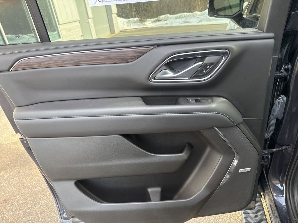 Used 2022 Chevrolet Suburban Z71 w/ Luxury Package image 30