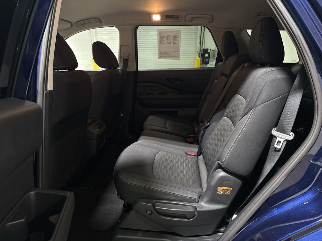 Used 2025 Nissan Pathfinder SV FWD image 22