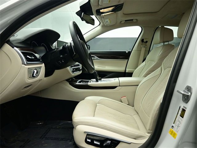 Used 2017 BMW 750i image 16