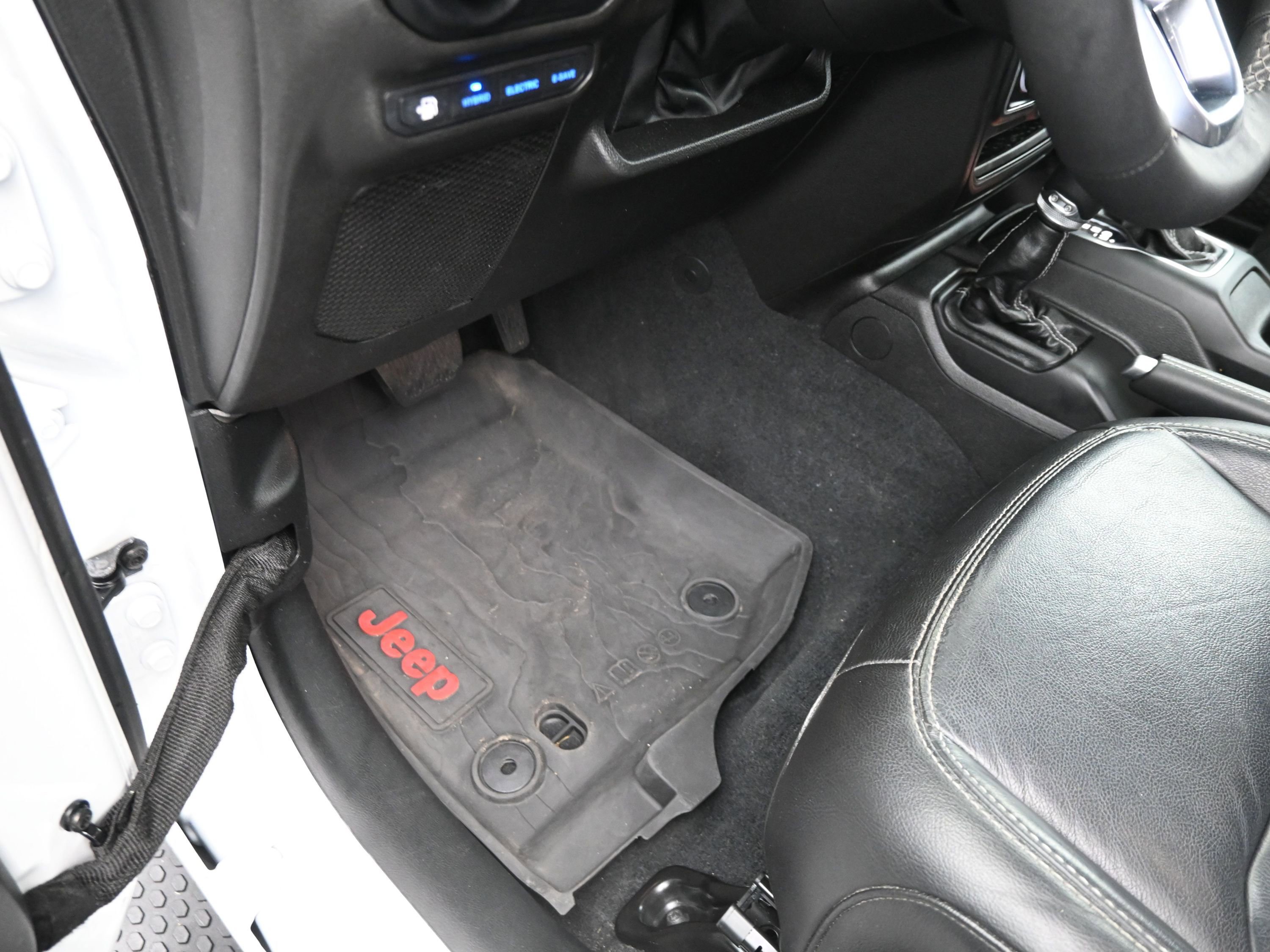 Used 2023 Jeep Wrangler Sahara image 14