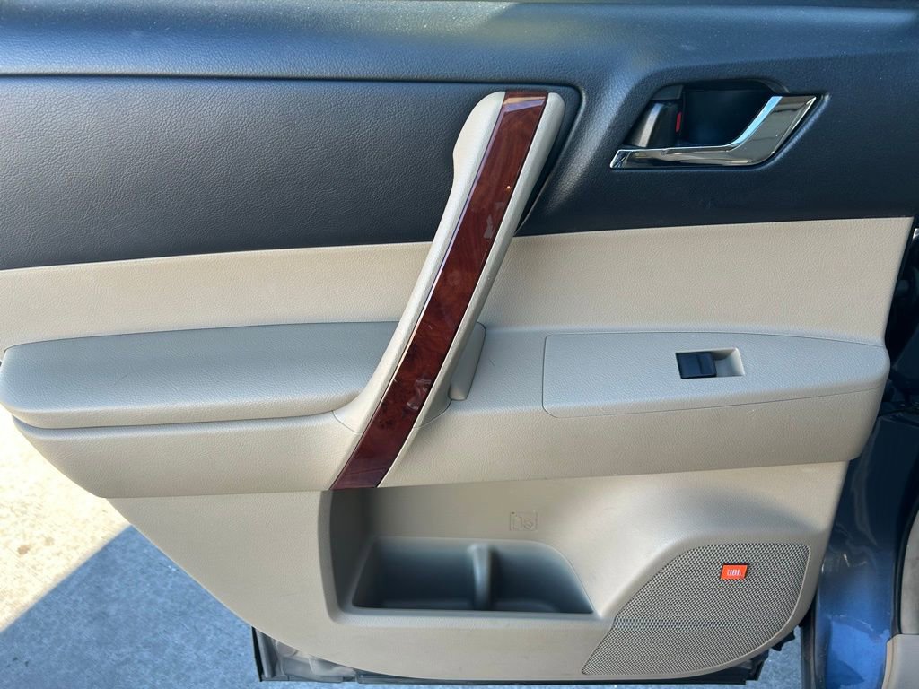 Used 2011 Toyota Highlander Limited image 26