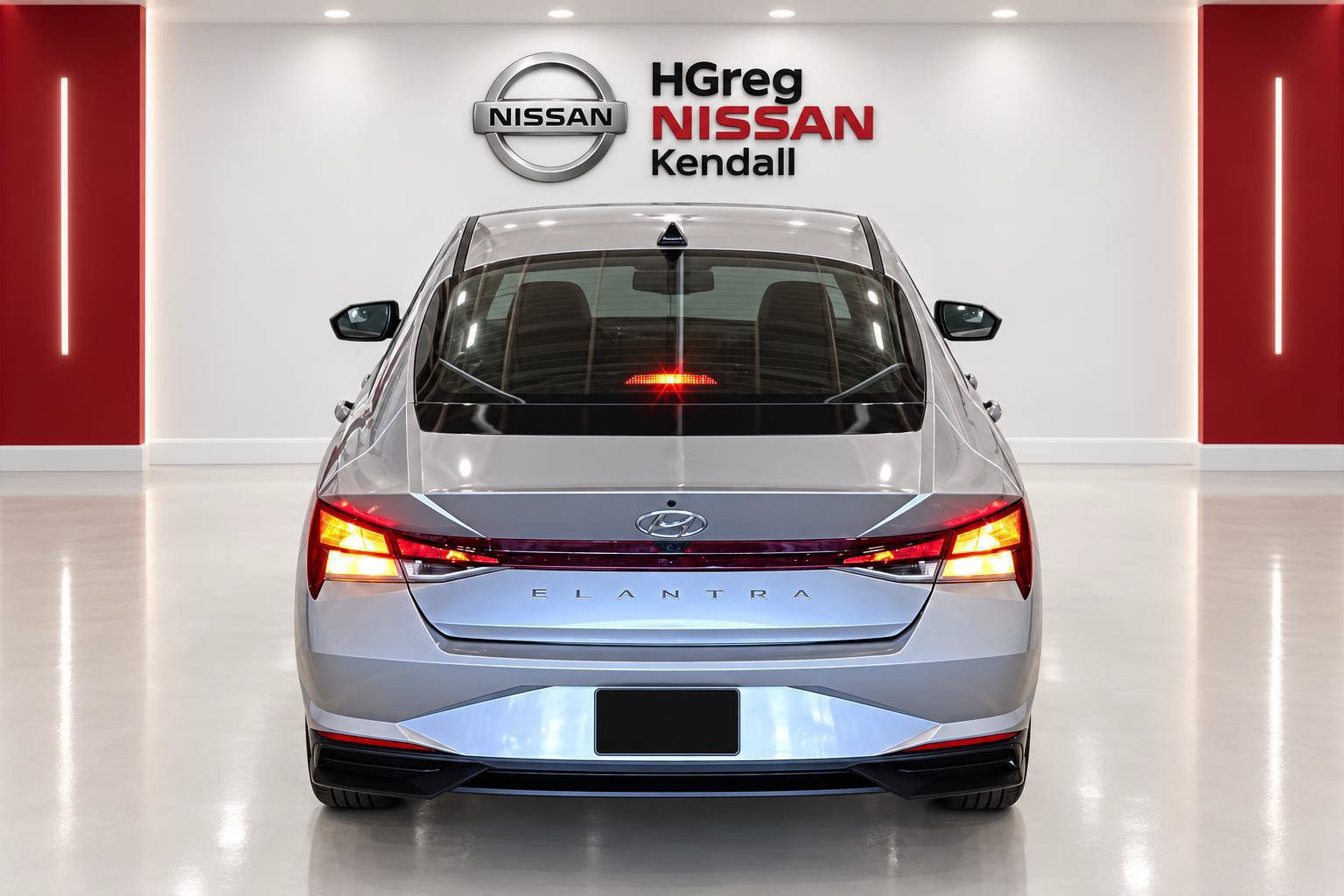 Used 2023 Hyundai Elantra SEL w/ Preferred Accessory Package FWD image 6