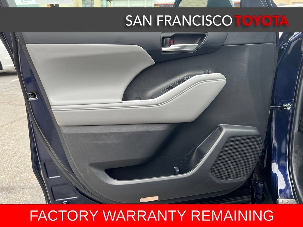 Used 2022 Toyota Highlander XLE AWD/4WD image 38