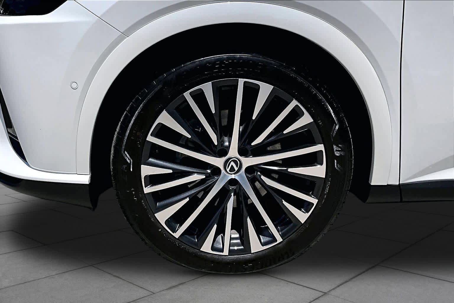 Used 2024 Lexus RX 350 Premium Plus w/ Convenience Package FWD image 11