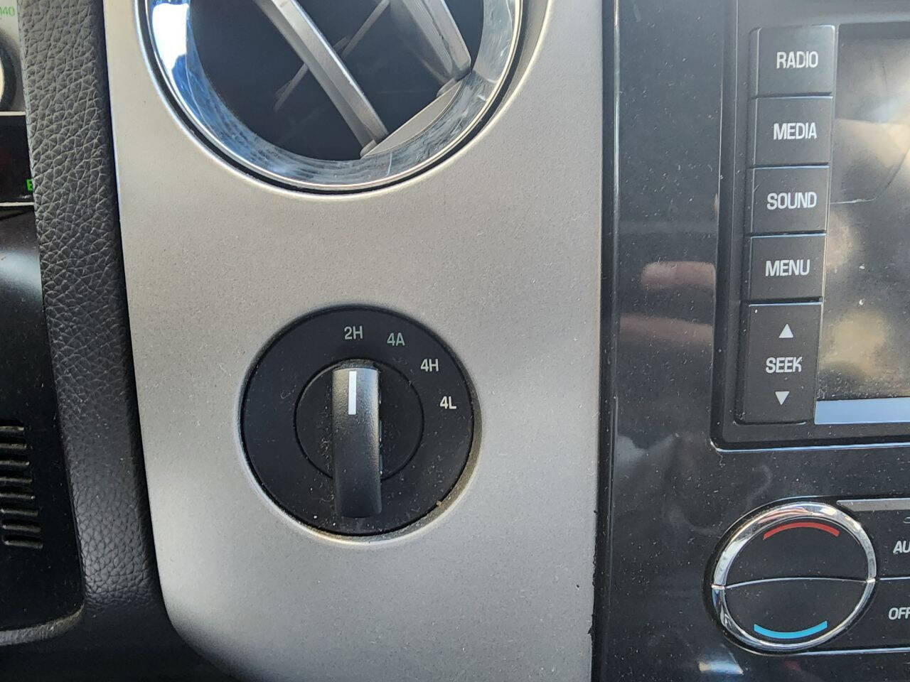 Used 2013 Ford Expedition Limited image 13