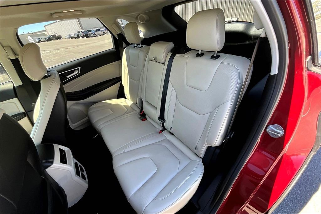 Used 2018 Ford Edge Titanium w/ Equipment Group 301A image 20