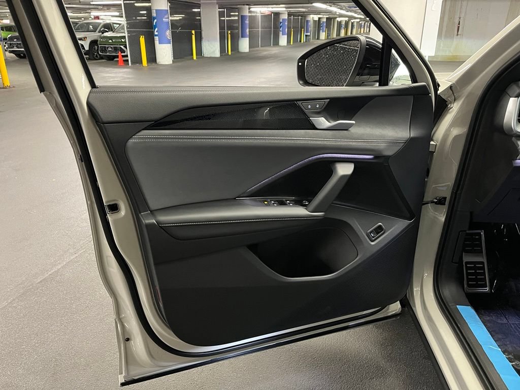 New 2026 Volkswagen Tiguan SE R-Line AWD/4WD image 19