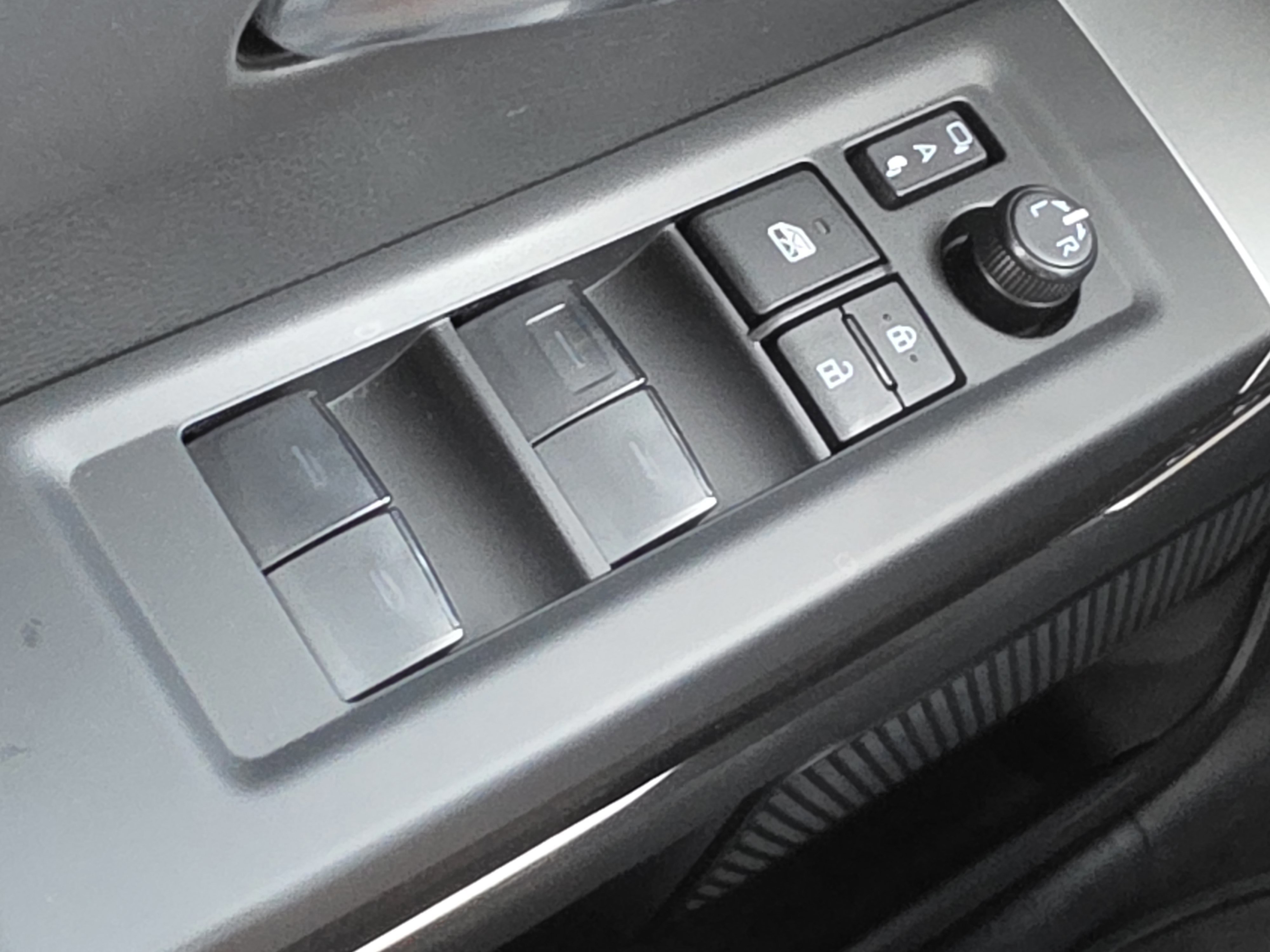 Used 2025 Toyota Tundra Platinum AWD/4WD image 13