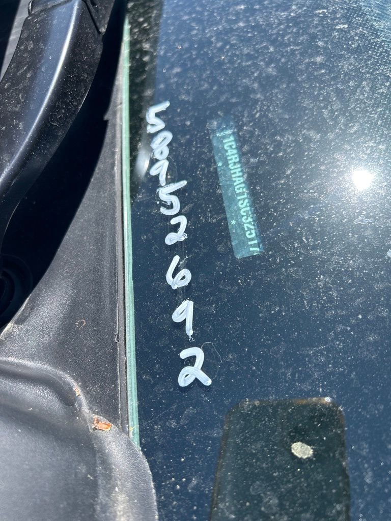 Used 2025 Jeep Grand Cherokee Altitude image 2