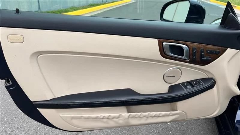 Used 2014 Mercedes-Benz SLK 250 image 24