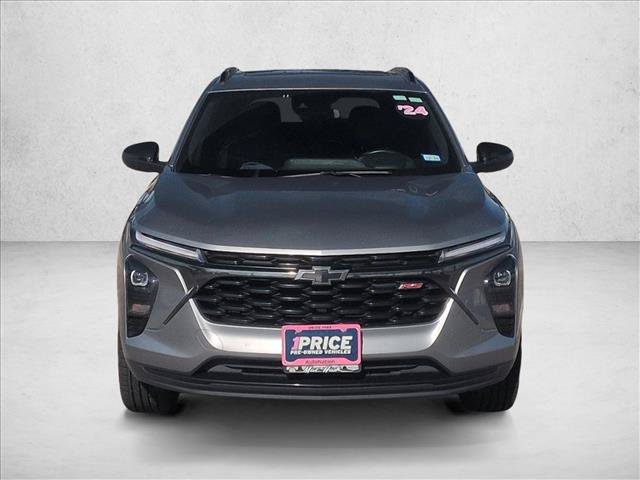 Used 2024 Chevrolet Trax RS w/ Sunroof Package FWD image 2