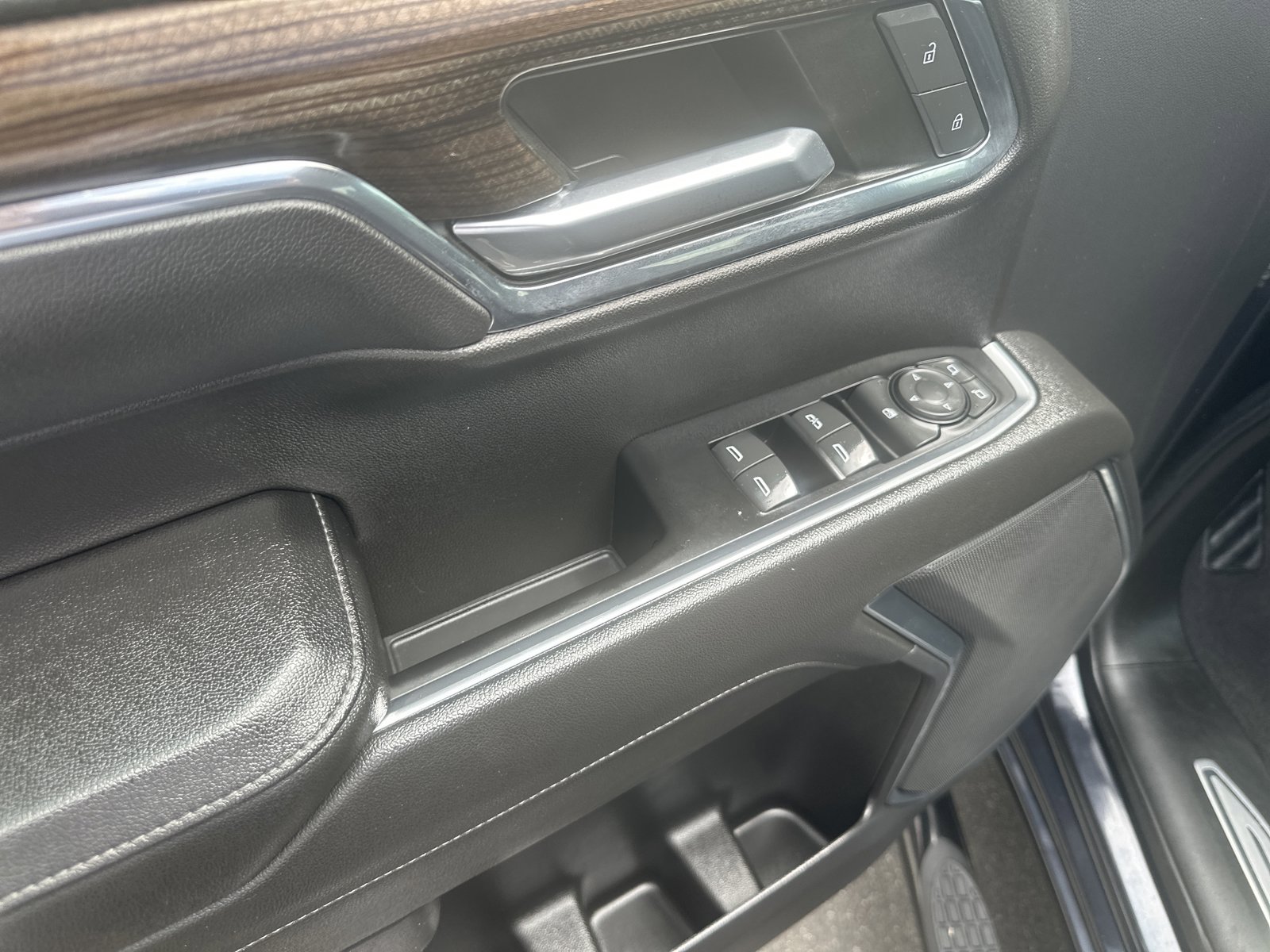 Used 2023 Chevrolet Silverado 1500 LT AWD/4WD image 11