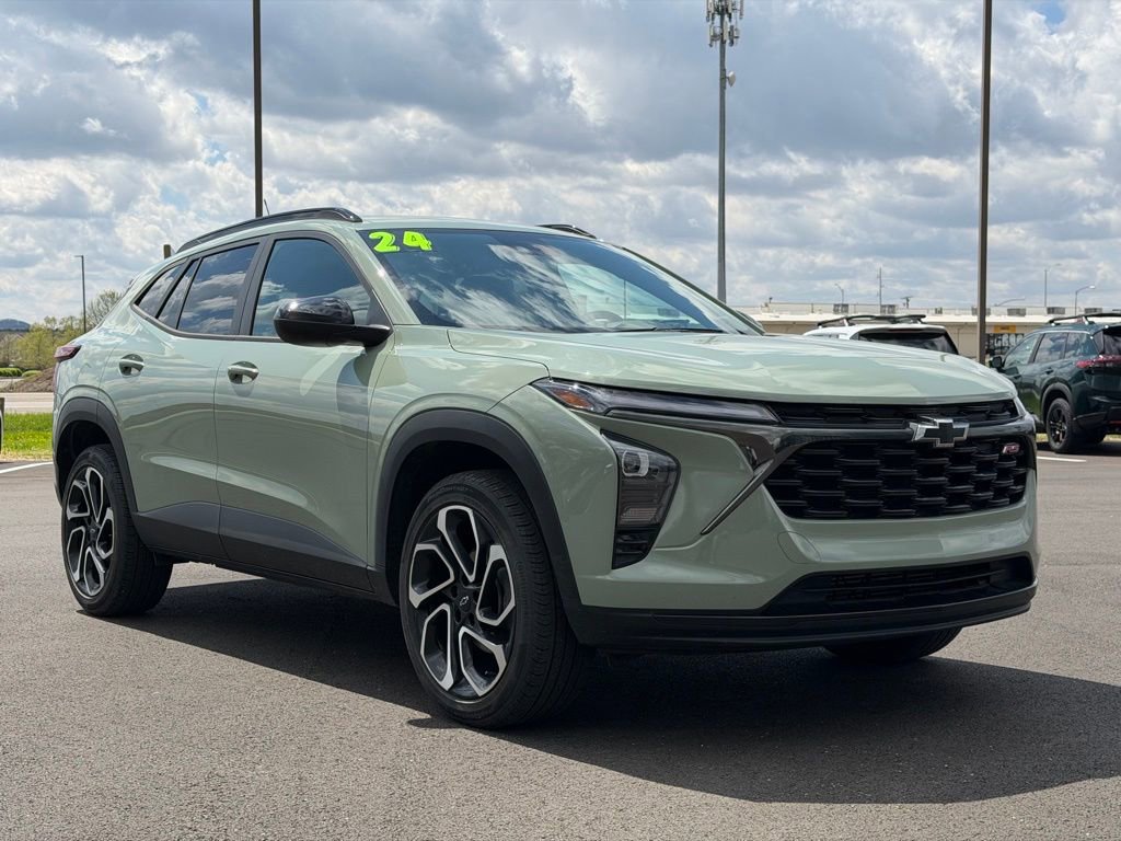 Used 2024 Chevrolet Trax RS w/ Driver Confidence Package image 1