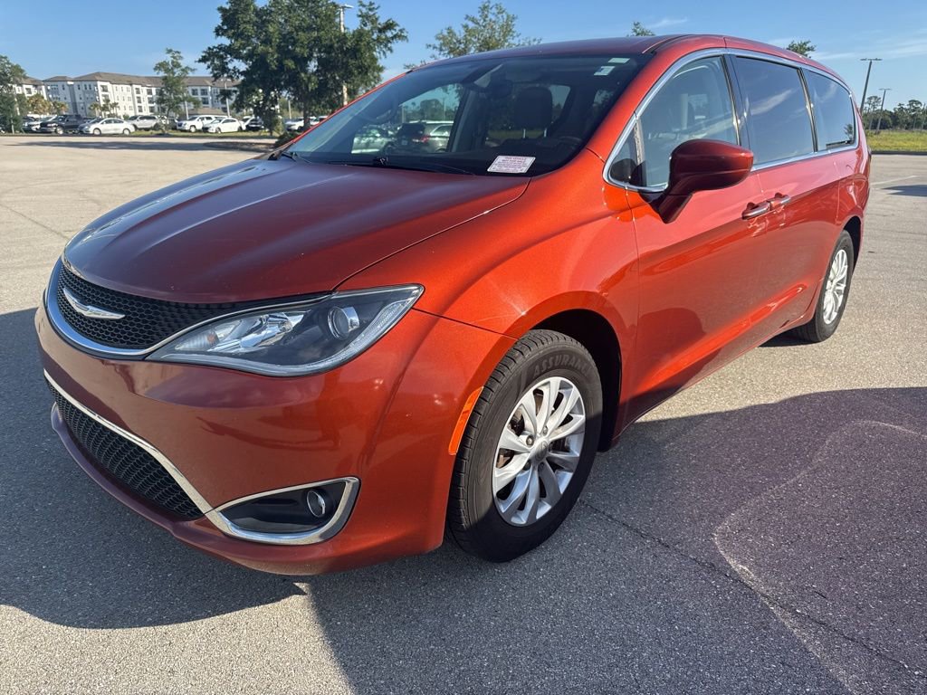 Used 2018 Chrysler Pacifica Touring Plus image 8