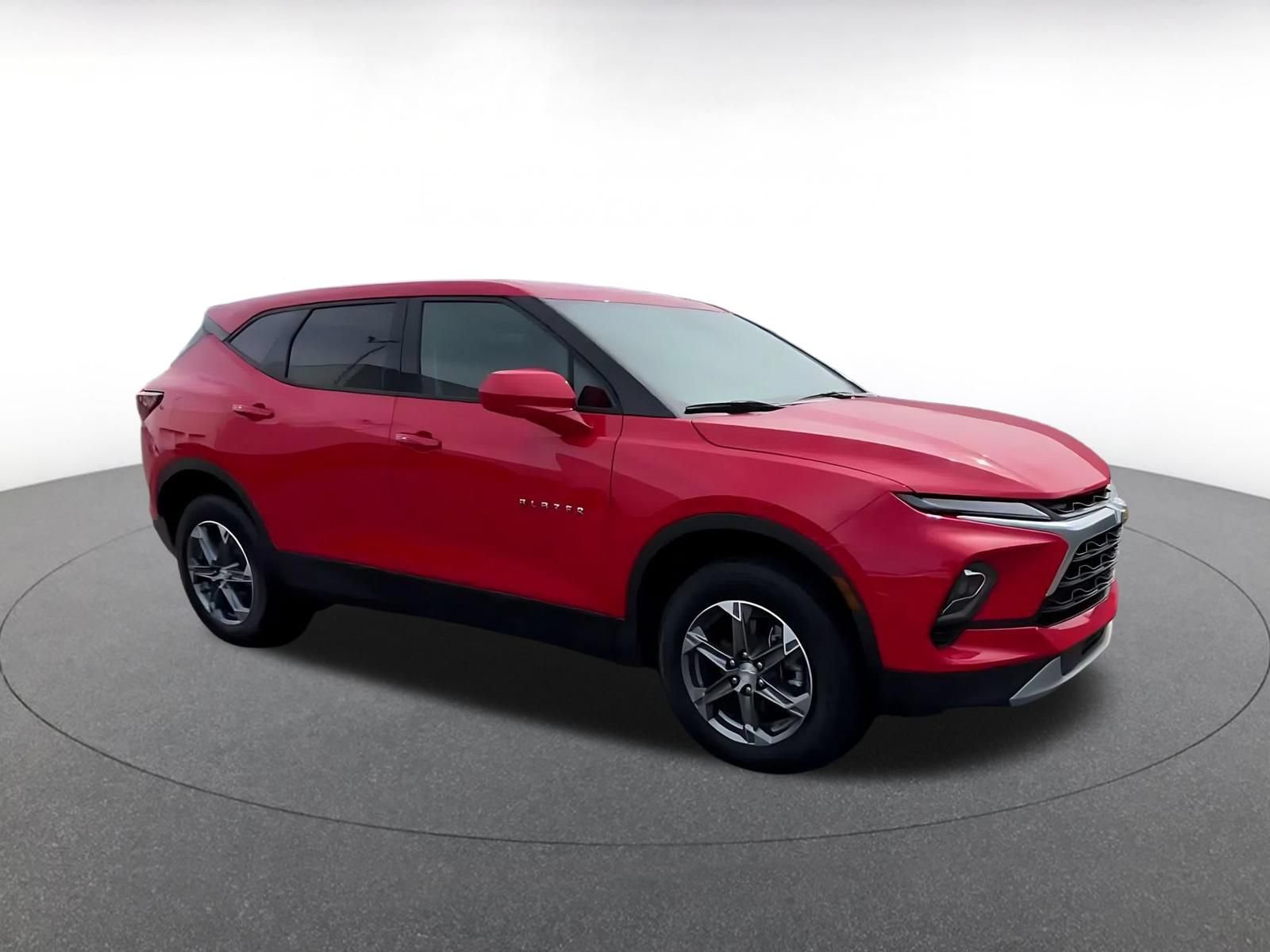 Used 2026 Chevrolet Blazer LT FWD image 2