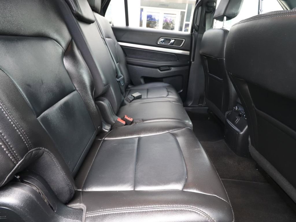 Used 2018 Ford Explorer XLT w/ Equipment Group 202A FWD image 22