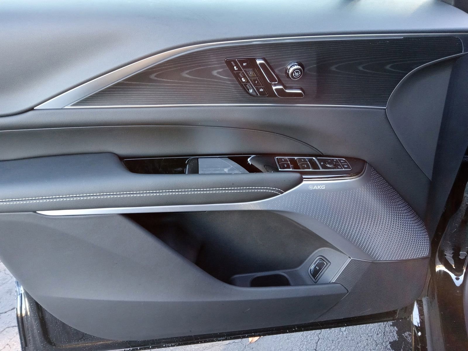 New 2026 Cadillac Lyriq V AWD/4WD image 8