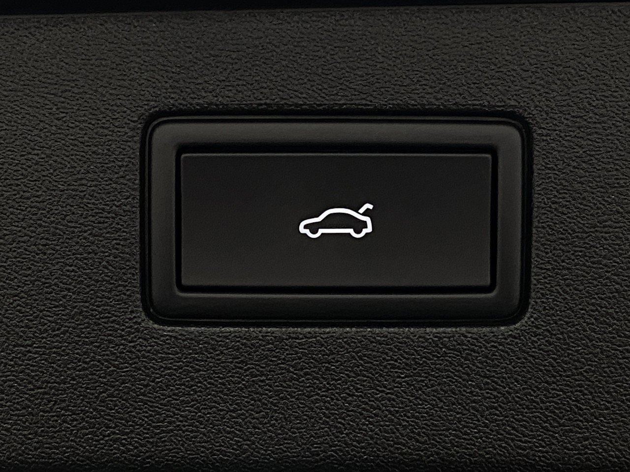 Certified 2025 Volkswagen Tiguan SE image 6