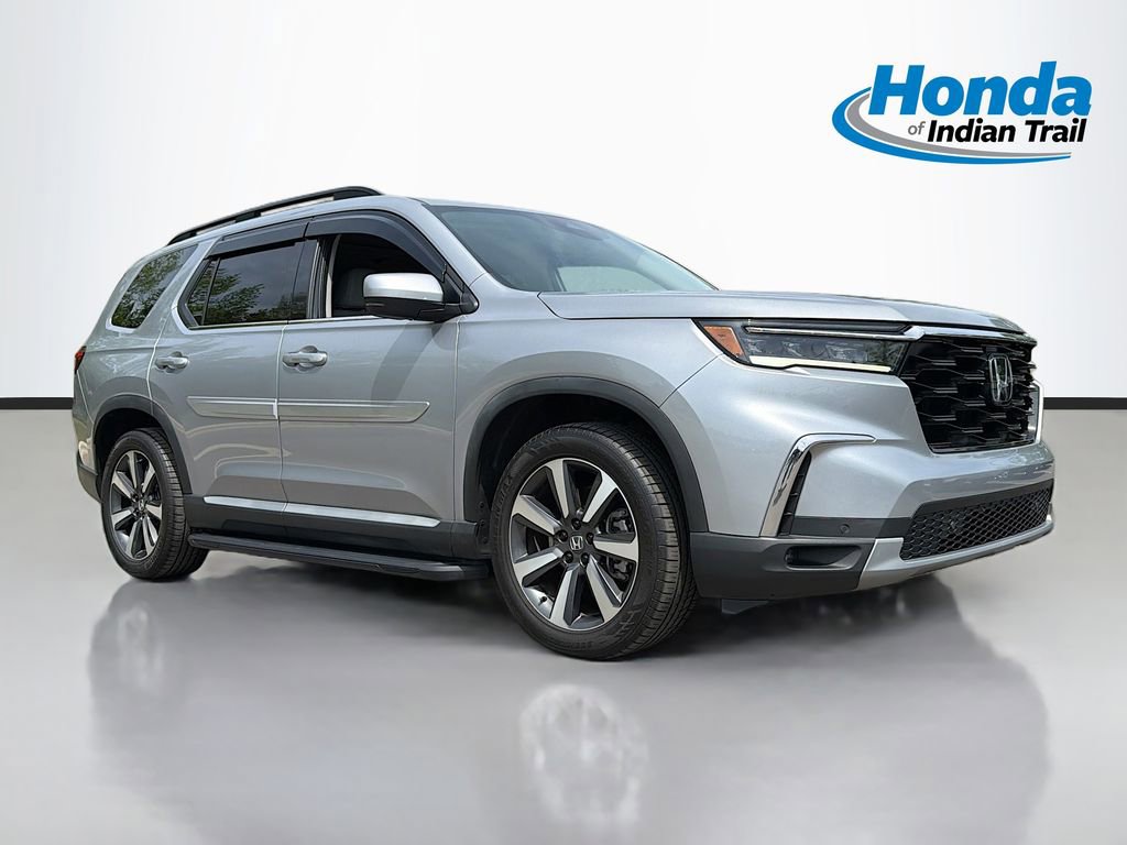 Used 2023 Honda Pilot Touring image 1