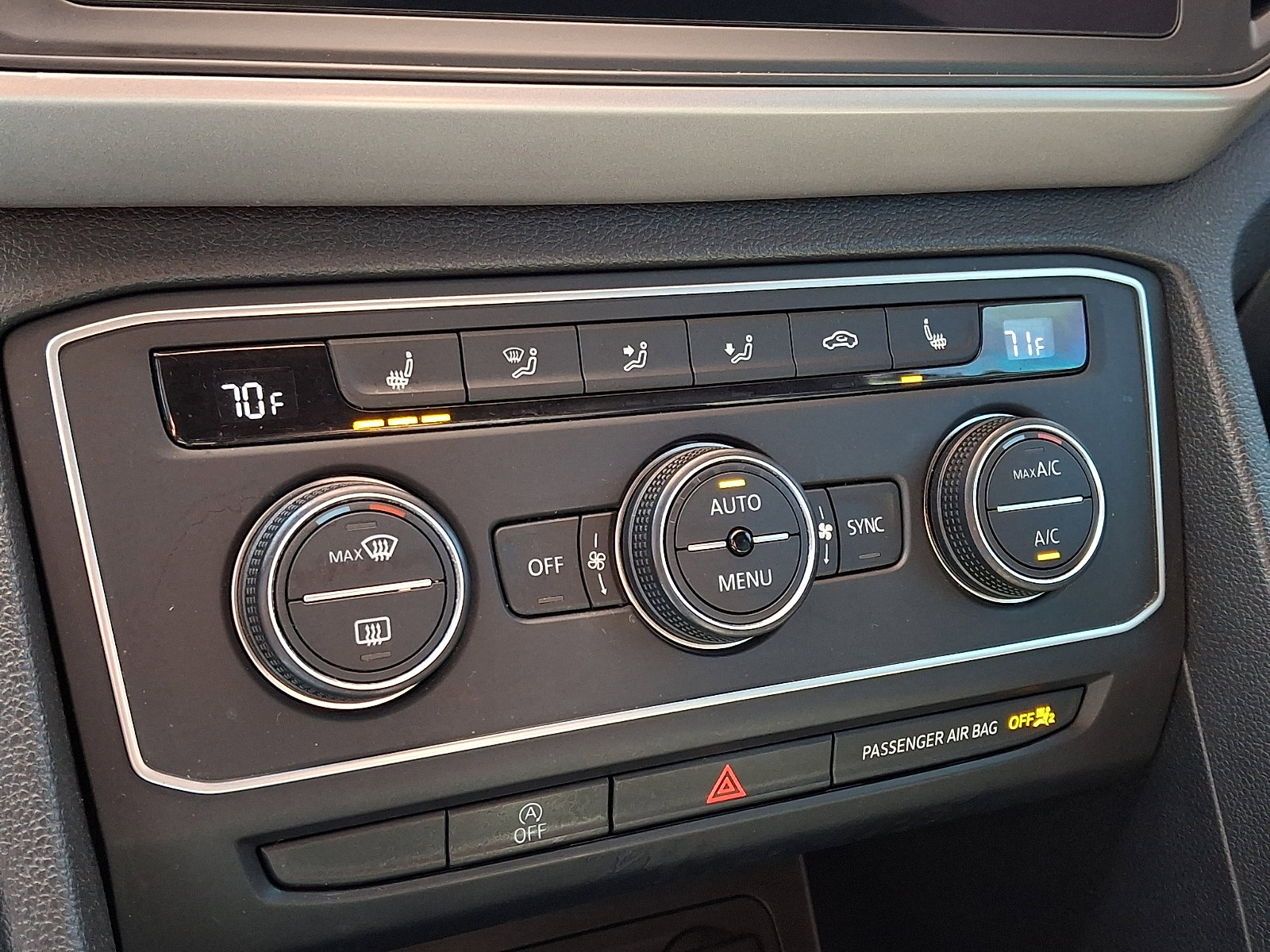 Used 2020 Volkswagen Atlas Cross Sport SE w/ Towing Package image 15