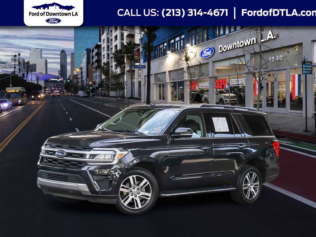 Used 2022 Ford Expedition XLT image 1