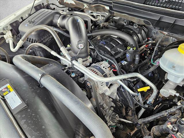 Used 2020 RAM 1500 Classic SLT w/ Luxury Group image 19