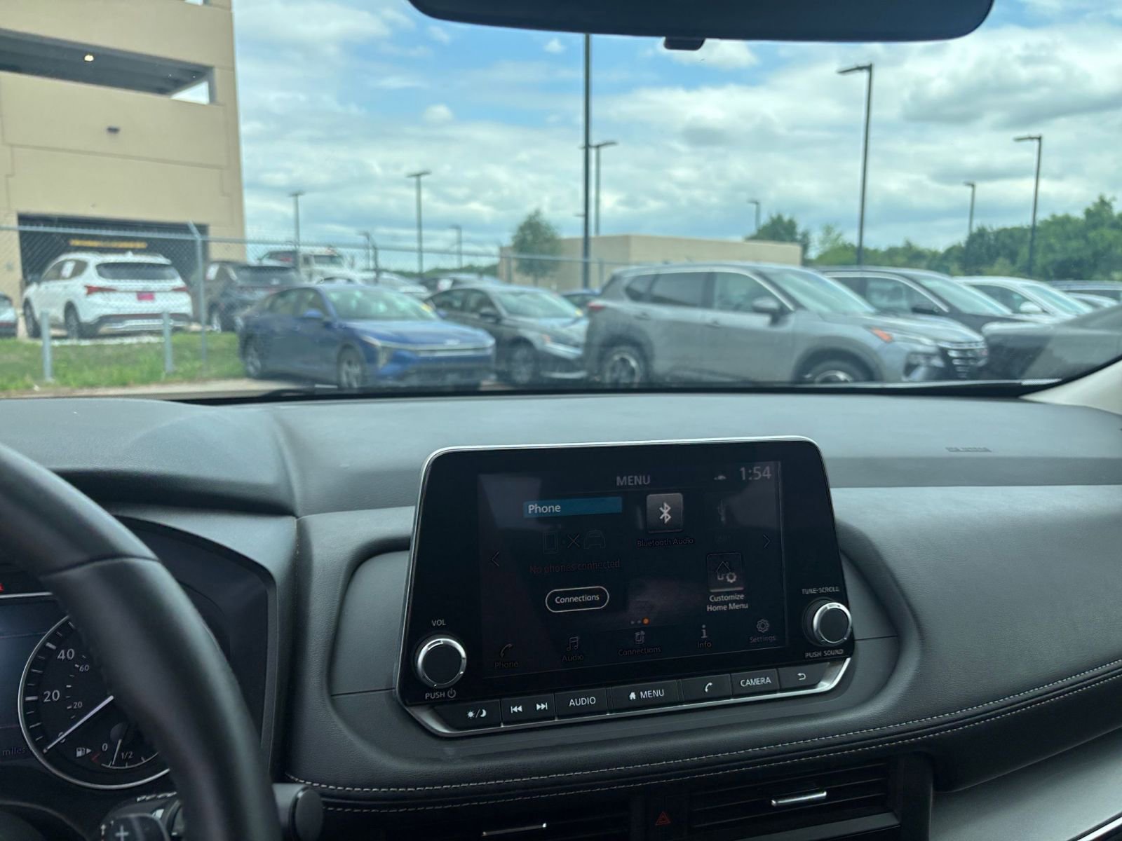Used 2025 Nissan Rogue SV FWD image 17