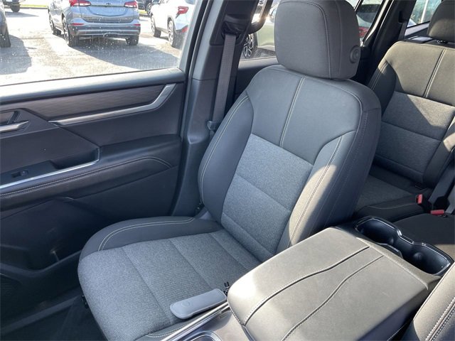 Used 2025 GMC Acadia Elevation image 24